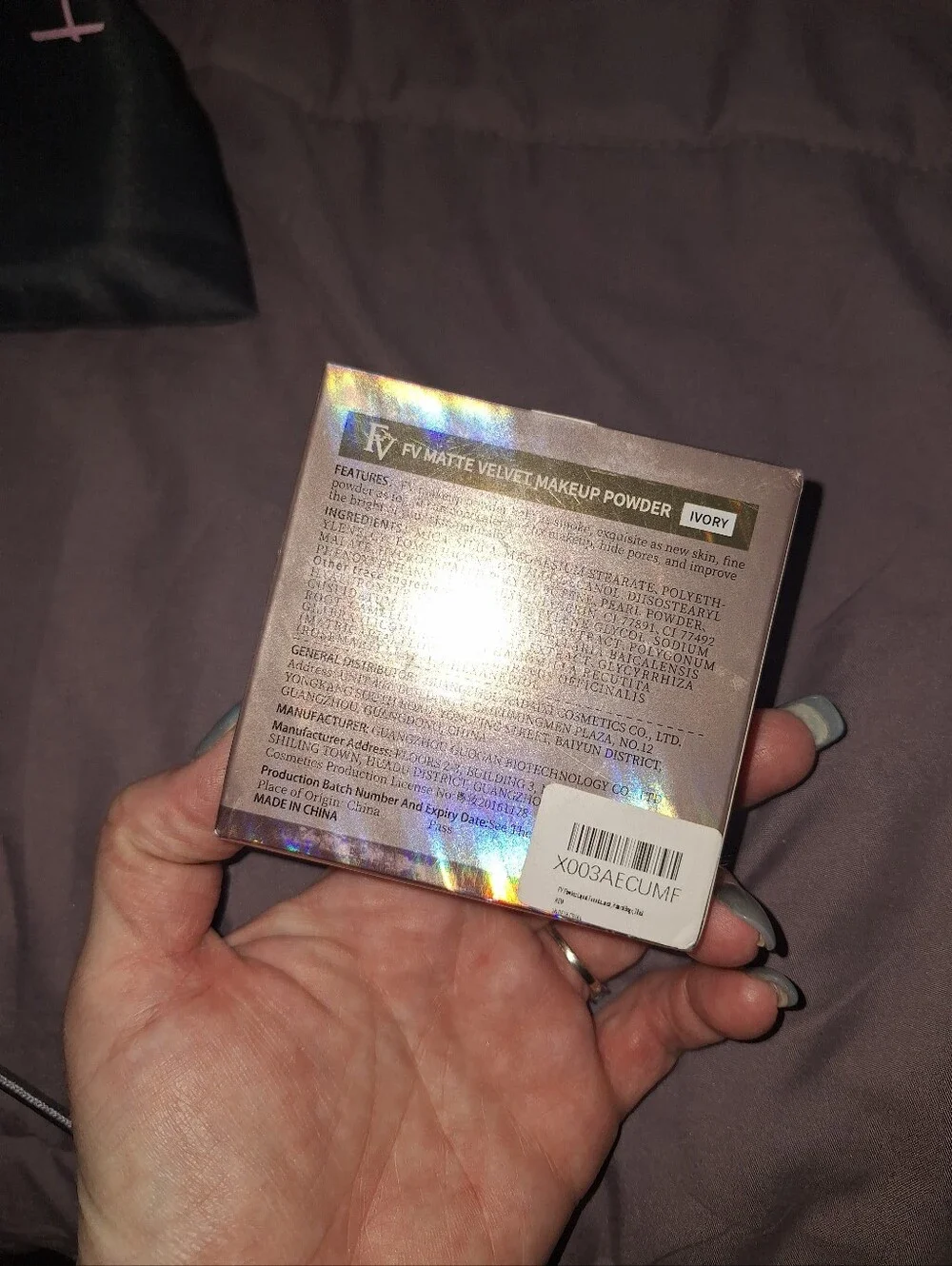 Ivory Natural Makeup Powder Compact - Iridescent Silver Case - Picture 2 of 3